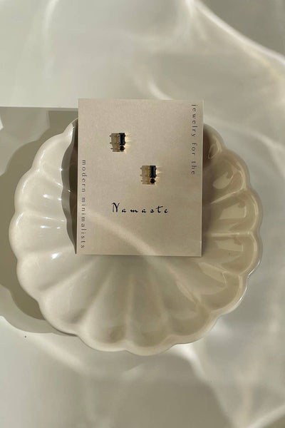 NAMASTE JEWELRY Clous d'Oreilles Ren - Pierre Noire