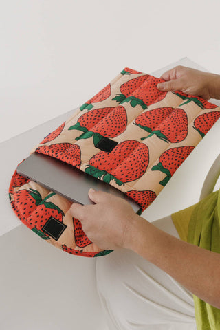 BAGGU 16" Laptop Sleeve - Strawberry