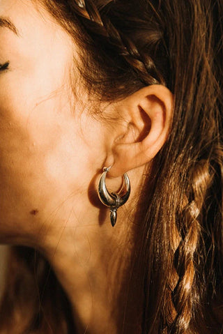 NOIR KALA Kāla Hoop Earrings - Silver