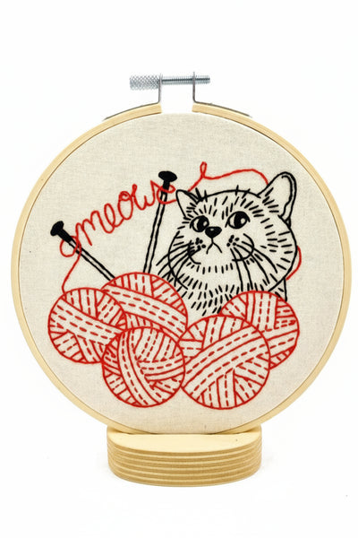 HOOK LINE & TINKER Kit de Broderie - Chaton et Tricot