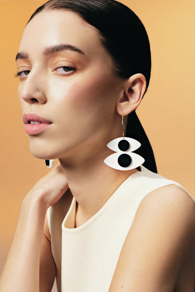 COMBINIST GOODS Peek Earrings