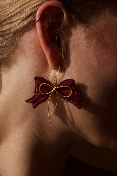 THIS ILK Boucles d'Oreilles Bow - Bourgogne