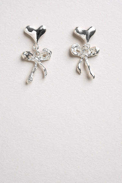 MINERA ATELIER Boucles d'Oreilles Petit Coeur Enrubannés