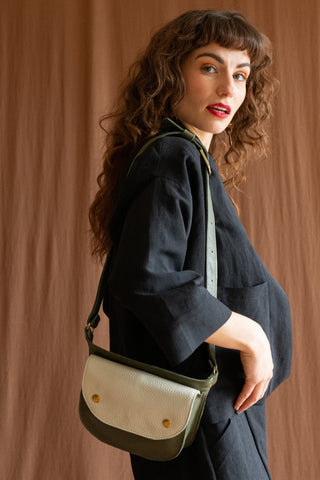 KAZAK Sac Pochette Amaru - Crème et Olive