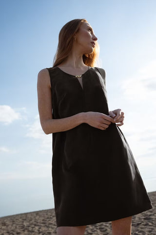 MODERN SUNDAY Robe Keyhole  - Noir
