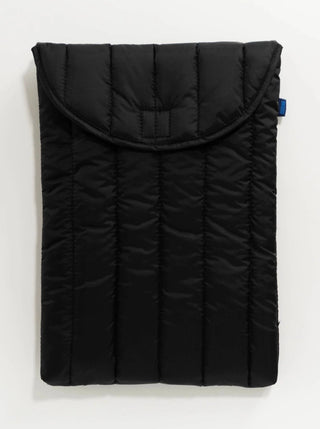 BAGGU Housse d'Ordinateur 16" - Noir, qui mesure 15" × 10 ½" × ¾". Vendu à Montréal.
