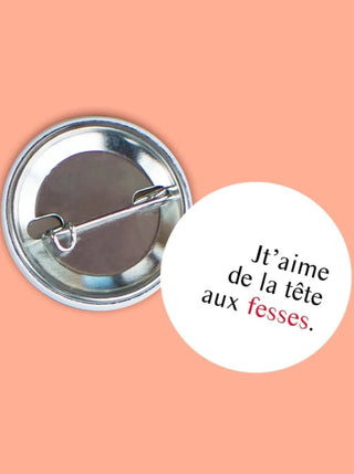 OUI MANON Macaron - Jt'aime de la tête aux fesses. Pin's rond fait localement à Montréal.