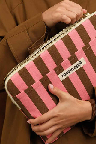 ROSE IN APRIL Pochette d'Ordinateur Octave 13/14' - Rayures Rose Funky et Olive