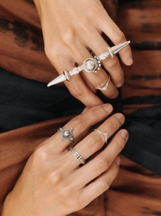 NOIR KALA Bague Quatre Directions